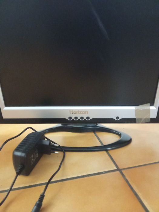 Vând tastaturi de la 50 lei la 80 și 3 monitoare