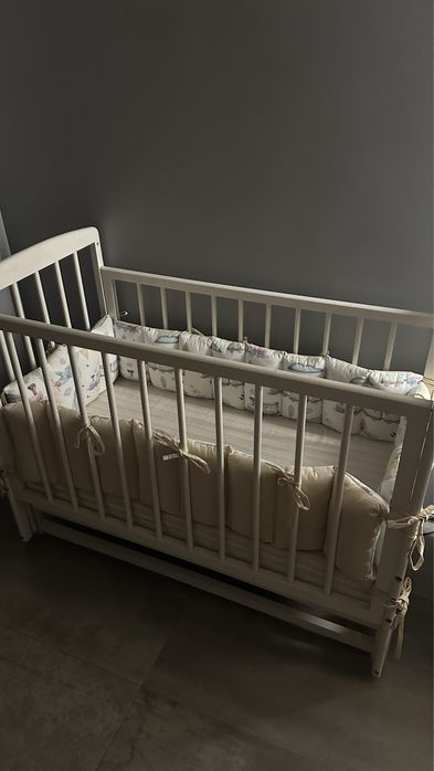 Продаю манеж вместе с матрасом и бортиками