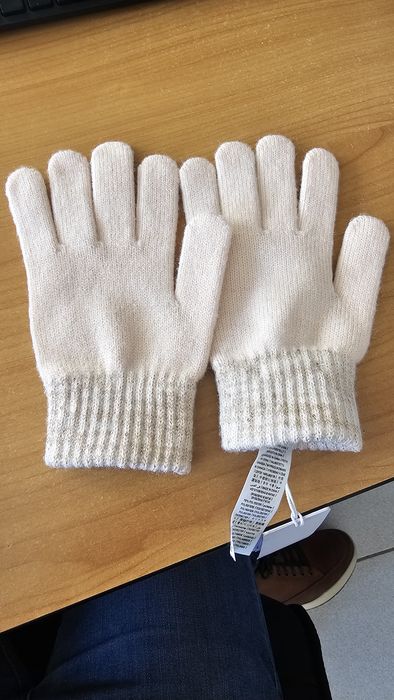 Шал и ръкавици Guess (оригинални)