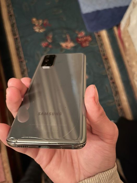 Продам samsung s20 128g
