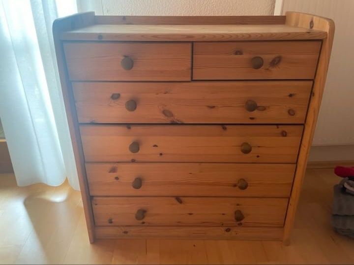 Mobilier complect din lemn Masiv. Pat dulap comoda