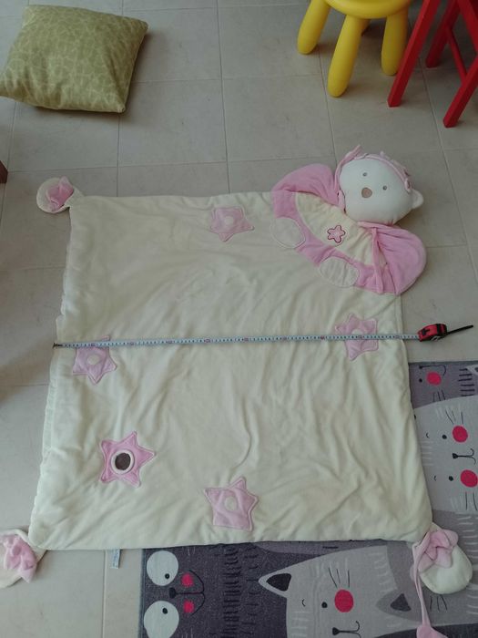 Килимче за игра и играчки