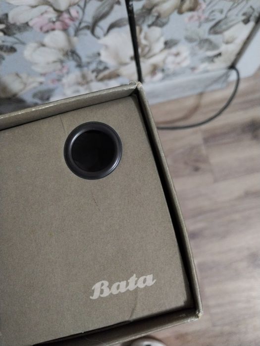 Шикарные кожаные сапоги Bata