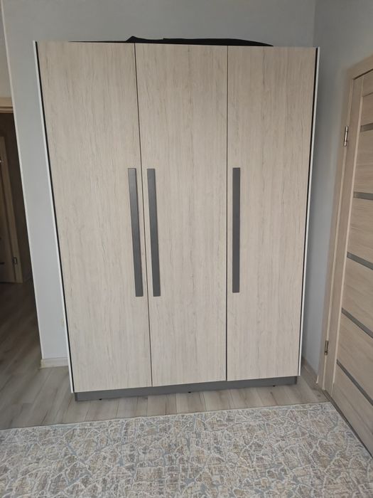 Шифонер трёхдверный