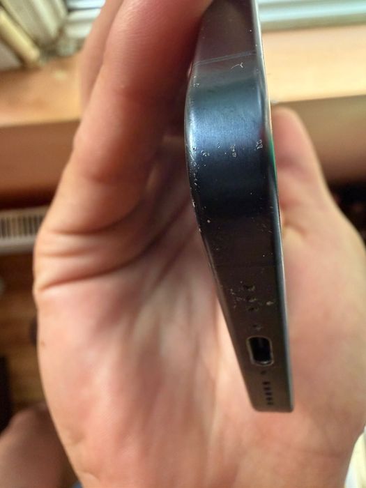 ПРОДАВА СЕ iPhone15 pro син 512 гб версия