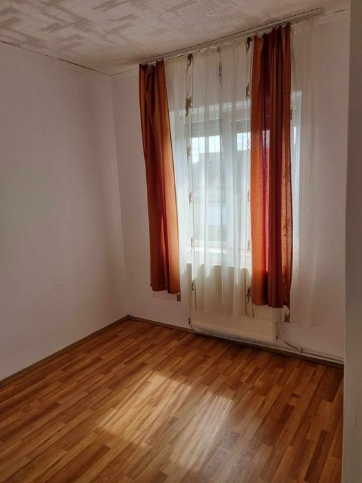 Apartament cu 3 camere