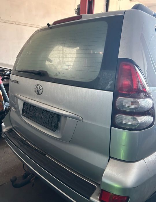 Dezmembrez Toyota Land cruiser j 12 2009