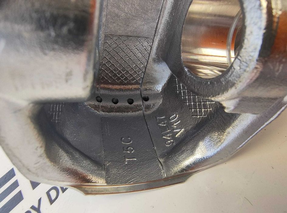 Бутало за Lexus Toyota 5.7 3UR 13101-0S011