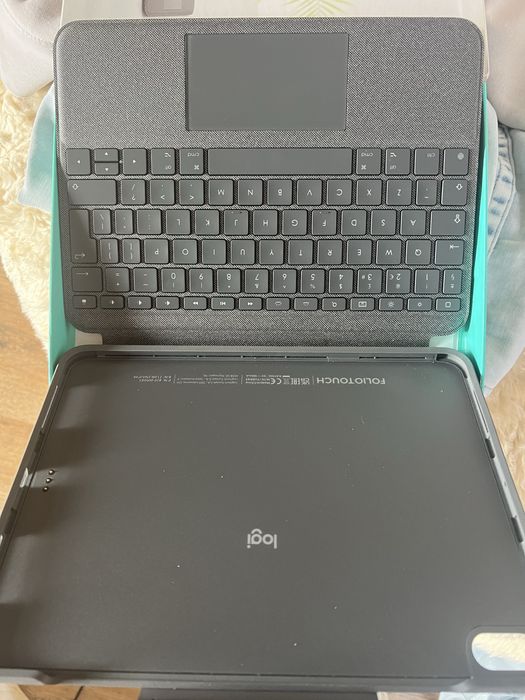 Магнетична Клавиатура logitech за Ipad