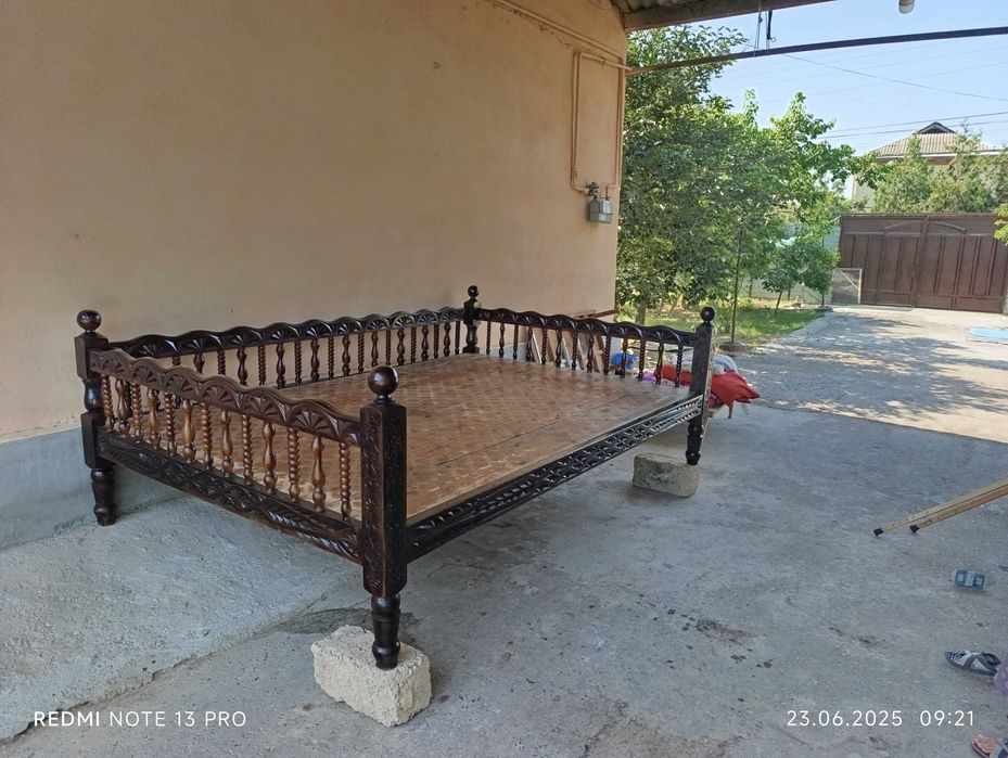 Kravat sotiladi razmeri eni 2 metr boyi 3 metr