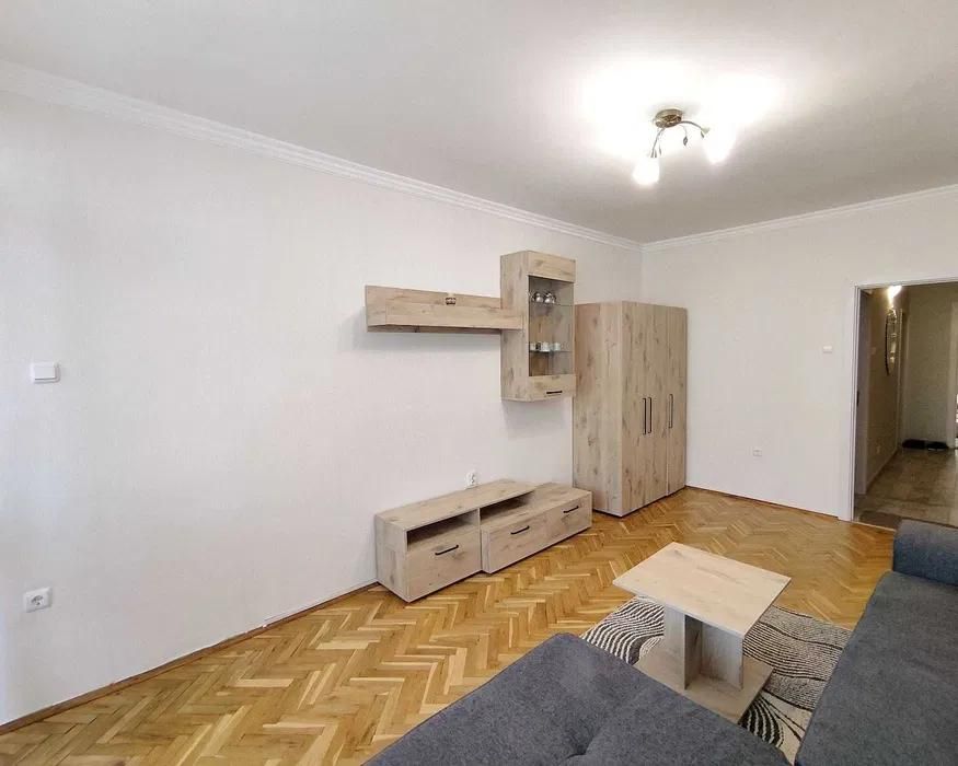 Дава се под наем Четиристаен апартамент в Варна, Червен площад - 110 кв.м за 767 € - Снимка #2