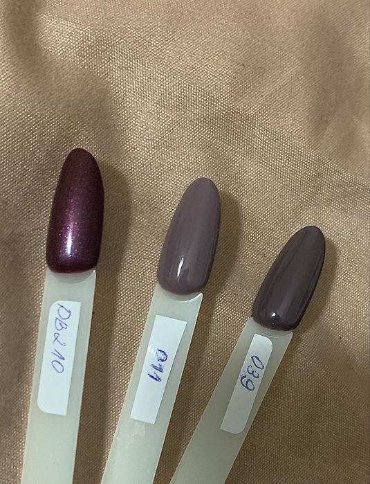 Три броя гел лак за нокти