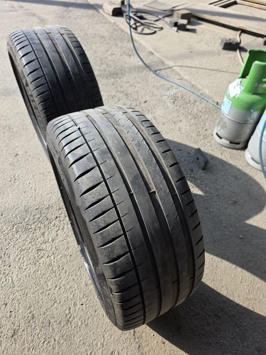 Vând 2 anvelope vara 255 40 R18 Michelin
