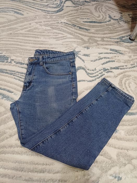 Срочно!!! Продам женские джинсы, 28р.