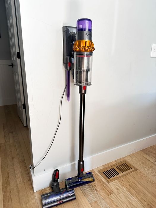 Dyson V15 Detect Absolute — умная мощность без проводов