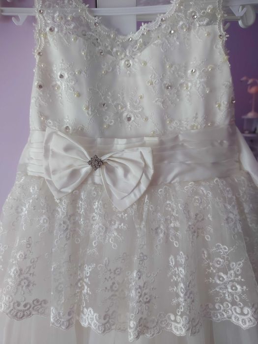 Нежна рокля за малки дами