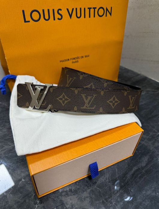 Curea 100% originala Louis Vuitton Initiales 40mm Reversible M9821