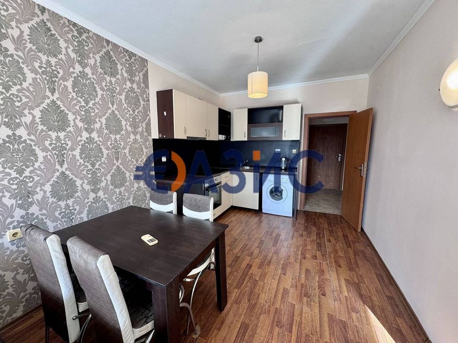 Продава се Тристаен апартамент в Несебър - 83 кв.м за 860 €/кв.м - Снимка #2