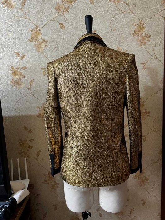 Продам платья и костюм