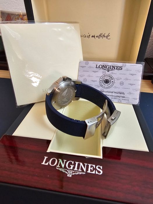 Продам мужские часы LONGINES синнего цвета.