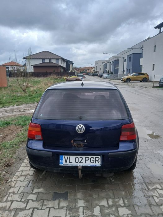 Vand golf 4 din anul  2000 functional