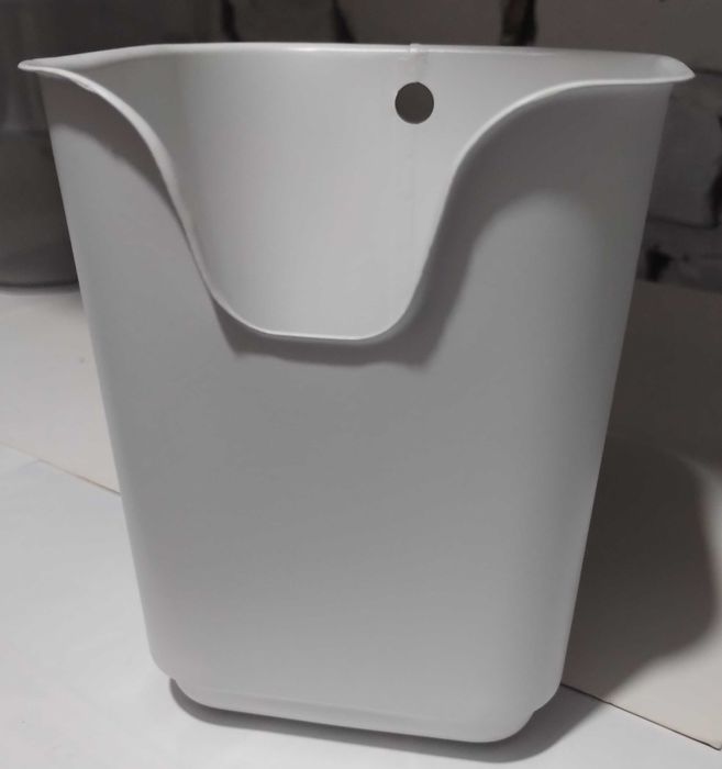 Порцеланови чинии ,Чаши-порцелан,Метална поставка-прибори,кантар,Brita