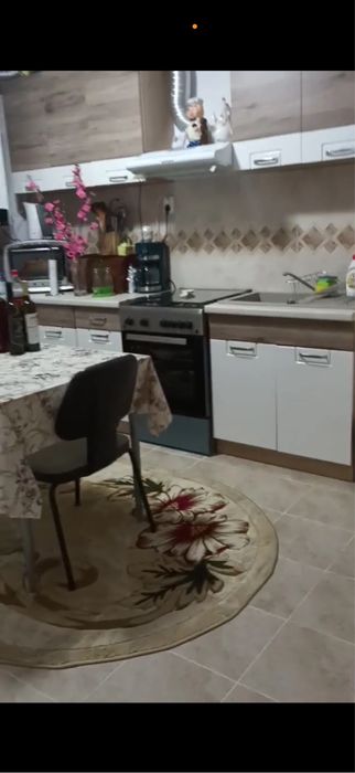 Vand  apartament cu 3 camere detalii in privat