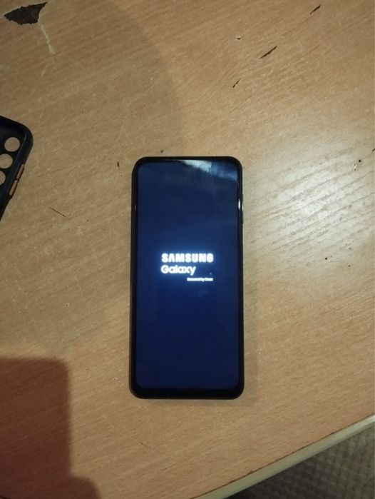 Продам Самсунг А13 в хорошем состоянии