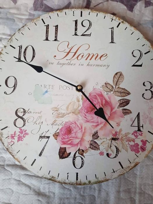 Ceas de perete din lemn cu trandafiri stil vintage