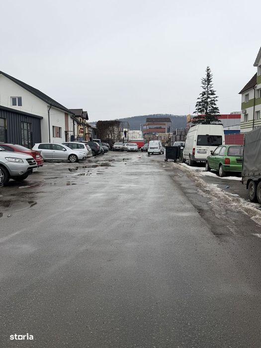 Hala , zona Selgros , Bistrita !