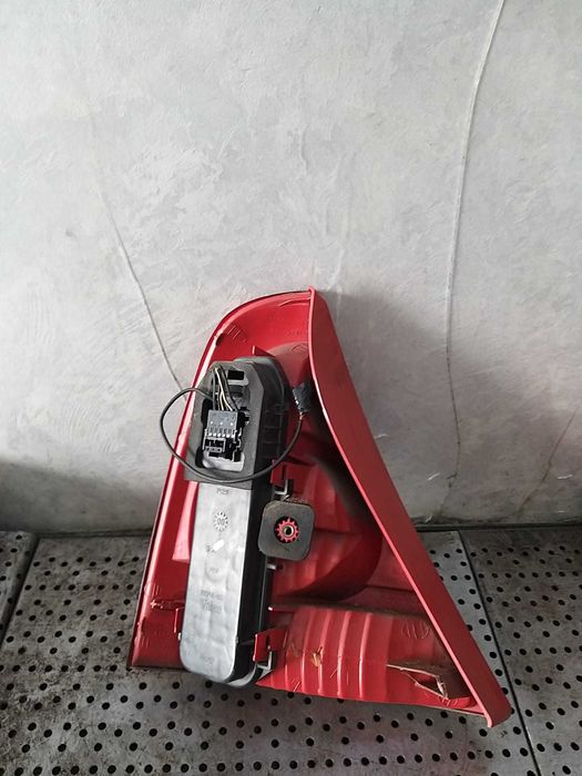 Stop tripla lampa dreapta renault clio 2 8200071414
