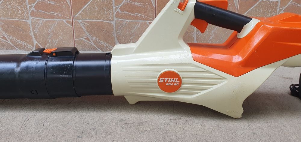 Suflanta BGA.60 +incarcator +baterie.