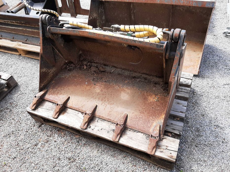 Телескопичен товарач Avant 530 – с множество прикачни устройства