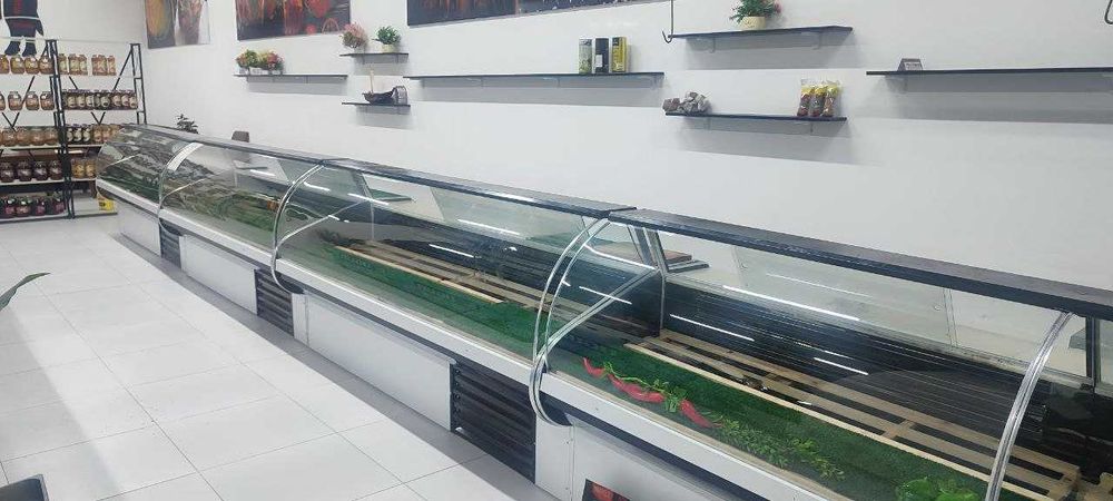 Витрина холодильник сотилади