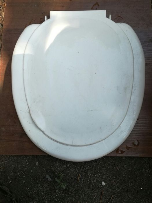 Продам запасные части для унитаза.