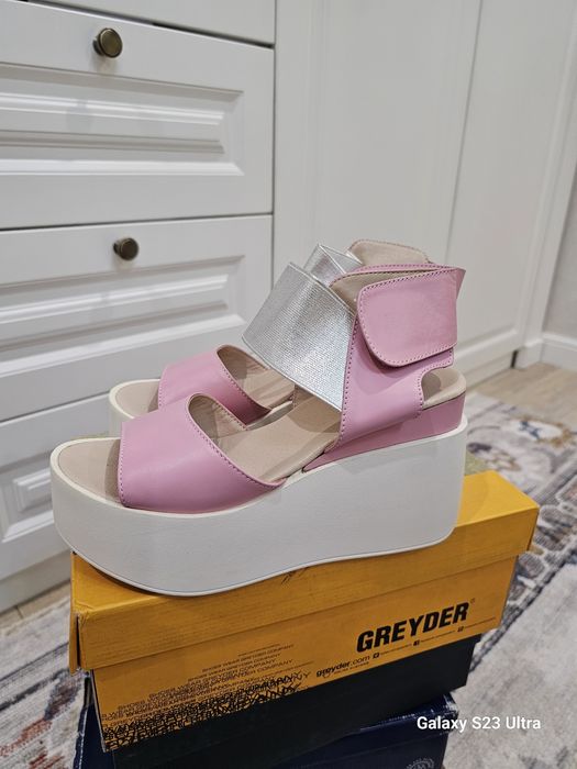 Продам женские туфли