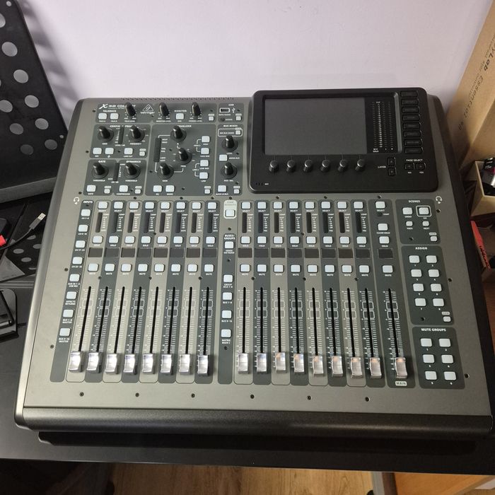 Mixer digital Behringer X32  Compact  si doua Boxe Yamaha  DXR 115 Mk2  toate noi nouțe