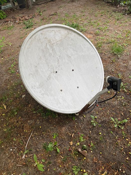 Antene satelit second hand – 1 mare + 1 mică + LNB – 250 RON