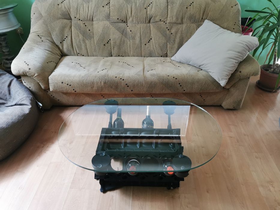 Холна маса от V образен блок на двигател