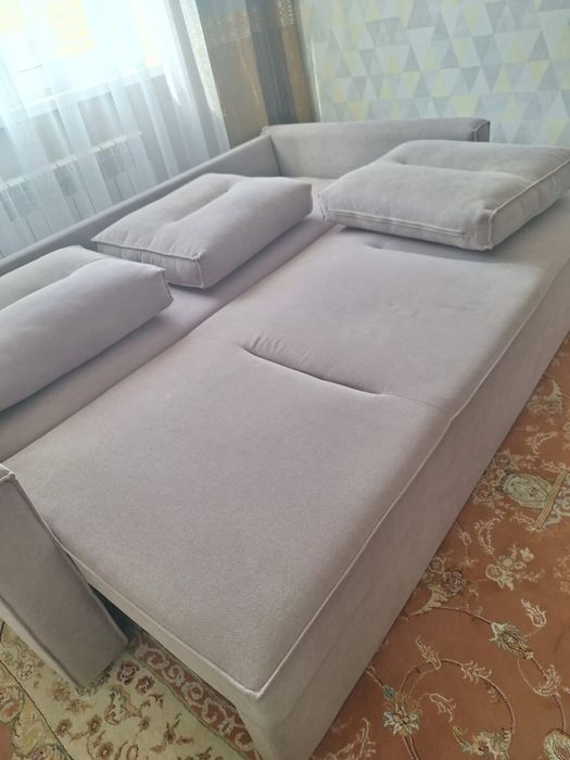 Продается мягкий диван .