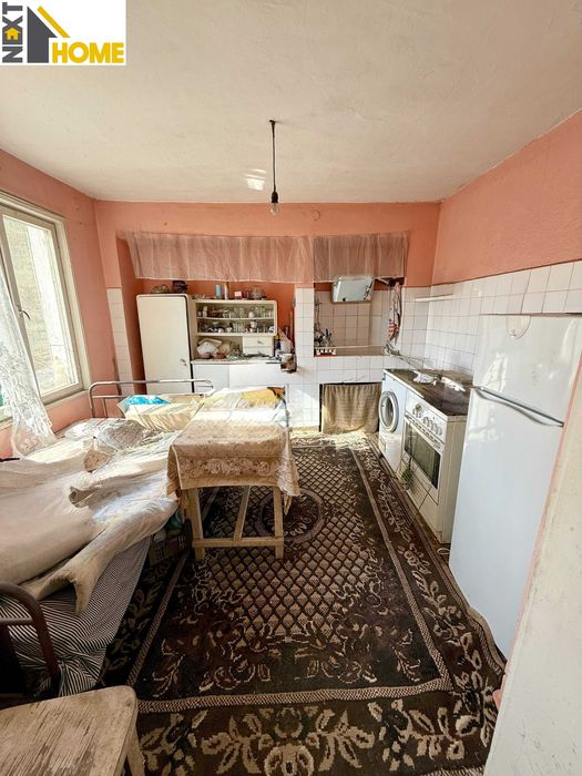 Две къщи с гараж, голям двор и стопански постройки с. Козаново