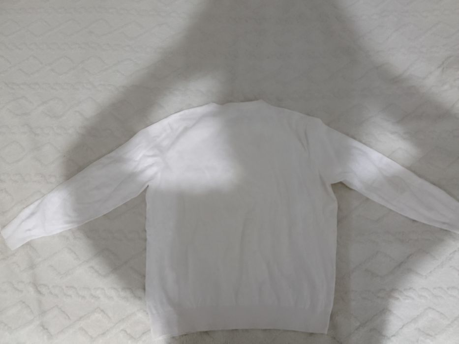 Отдам даром кофту белую