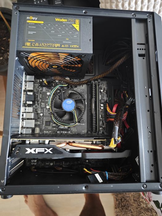 PC gaming middletower