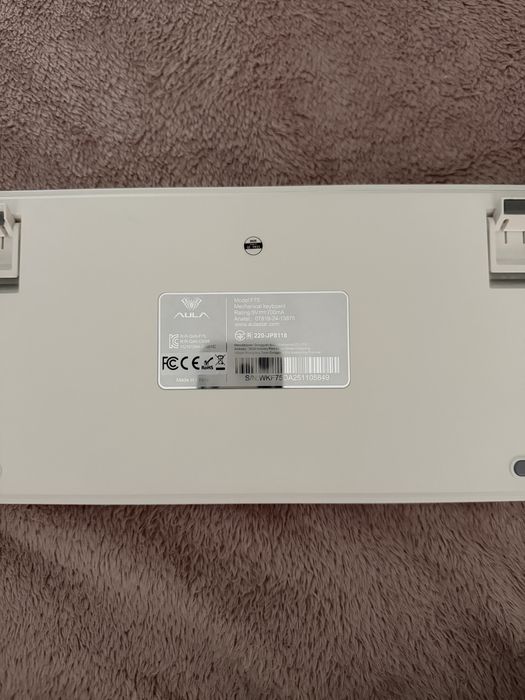 Tastatura aula f75