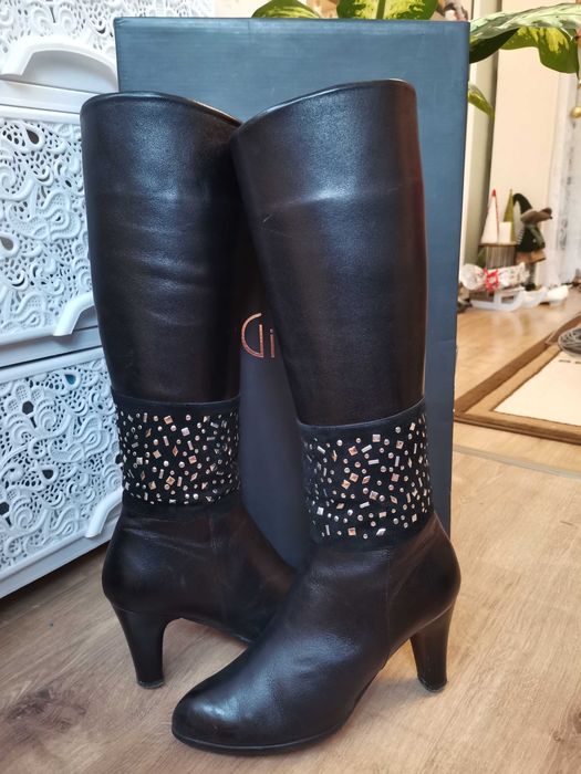 Дамски кожени ботуши