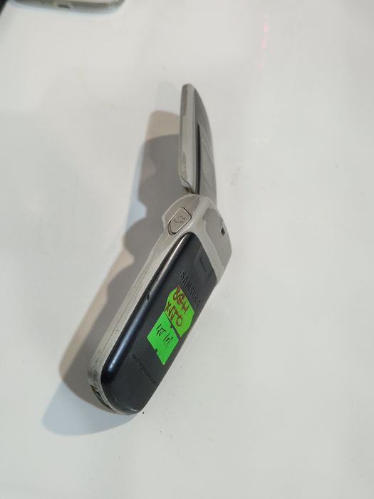 Telefon cu clapeta