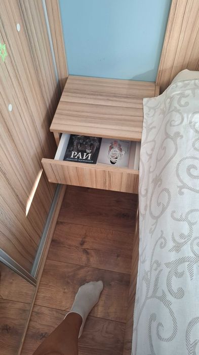 Сполен комплект лежло с гардероб скрин и 2 нощни шкафчета