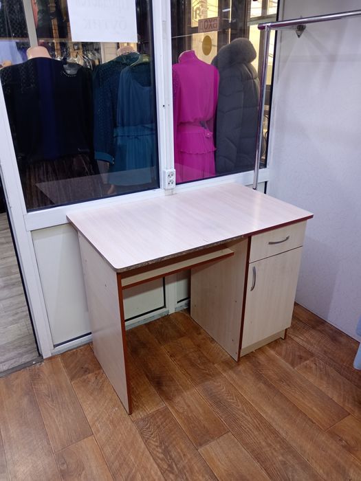 Продам писменный стол.