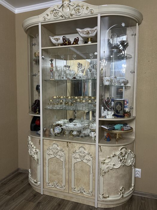 Шкаф для посуды . Интерьер в дом