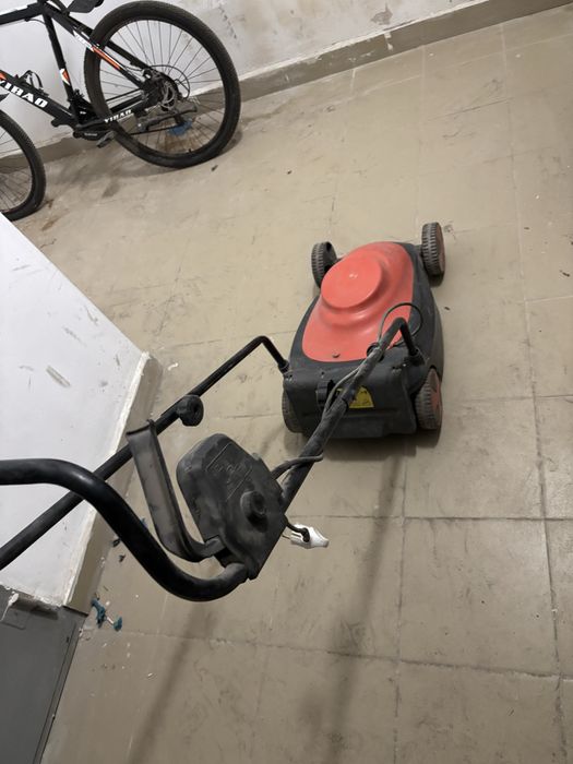 Газонокосилка электрическая